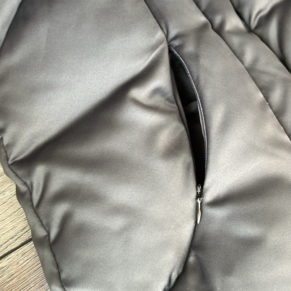 New without tags Calvin Klein puffer jacket. Gray/size large. - Picture 7 of 11